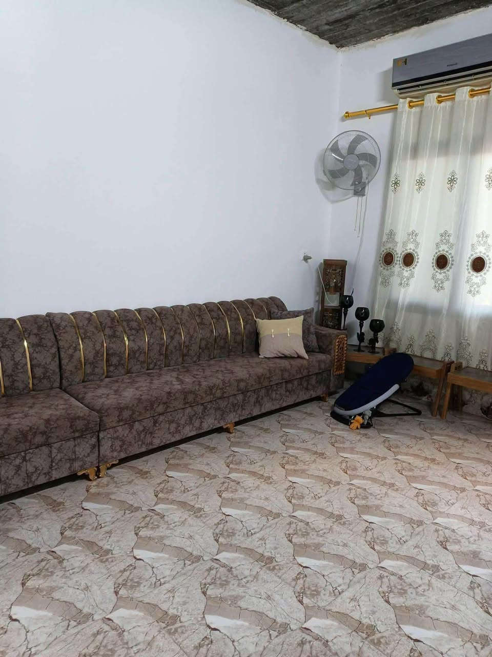 دار للبيع بلاش البلاش طابو صرف وبسعر 62 وبي مجال تفضل خاص مساحه الدار 100 متر حي الزوراء يكولولها شركه طارق شارع 15 قريب مول سنتر الزوراء اتصل 

***********
