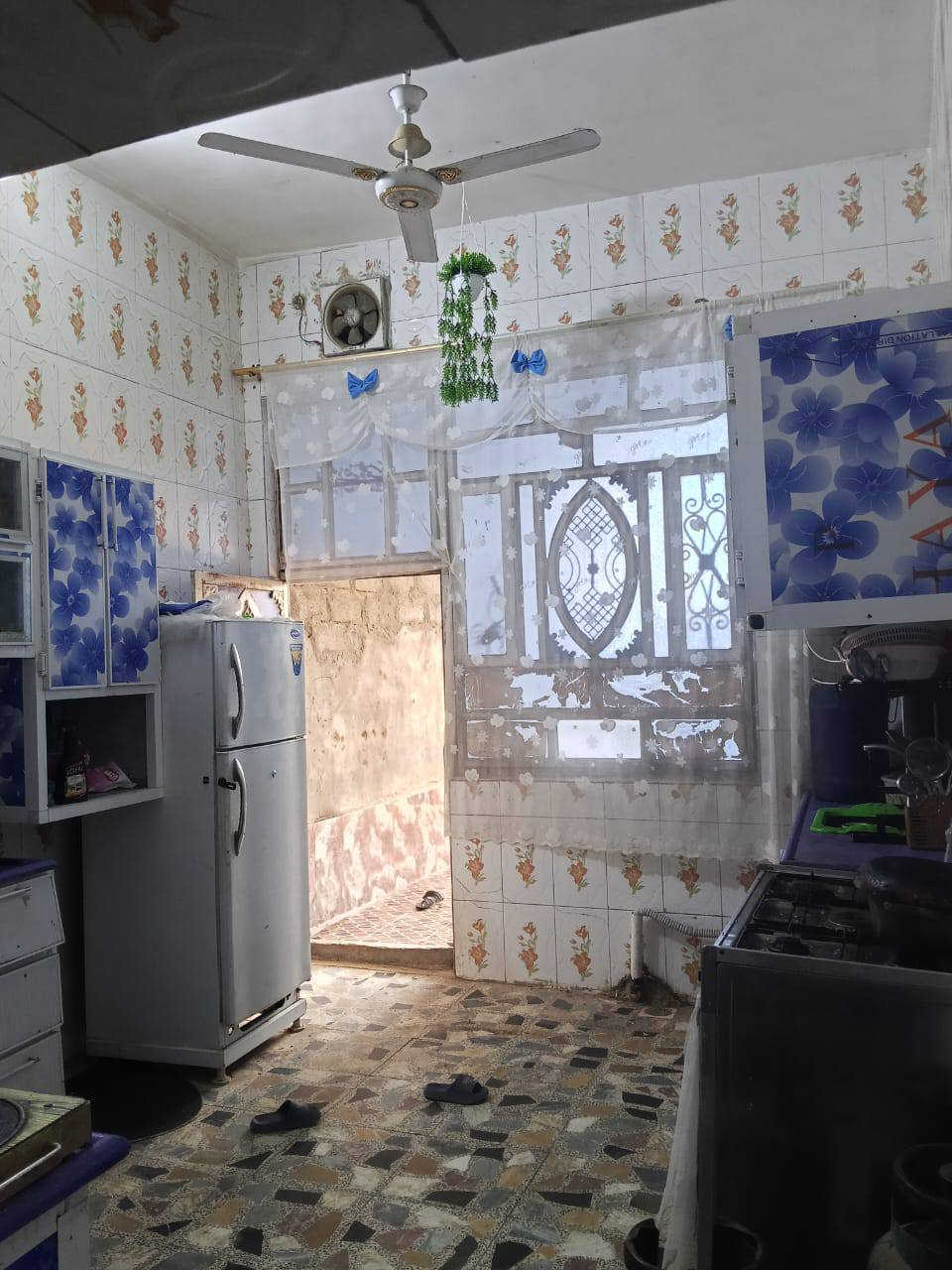 السلام عليكم خوان بيت للبيع طابقين الطابق الثاني كامل عوزه بس لباخ أو بياض  المساحه 150 البيت صاير عله شارعين مكانه بحي السيده زينب بالساحه  باقي التفاصيل اتصل عله الرقم***********
