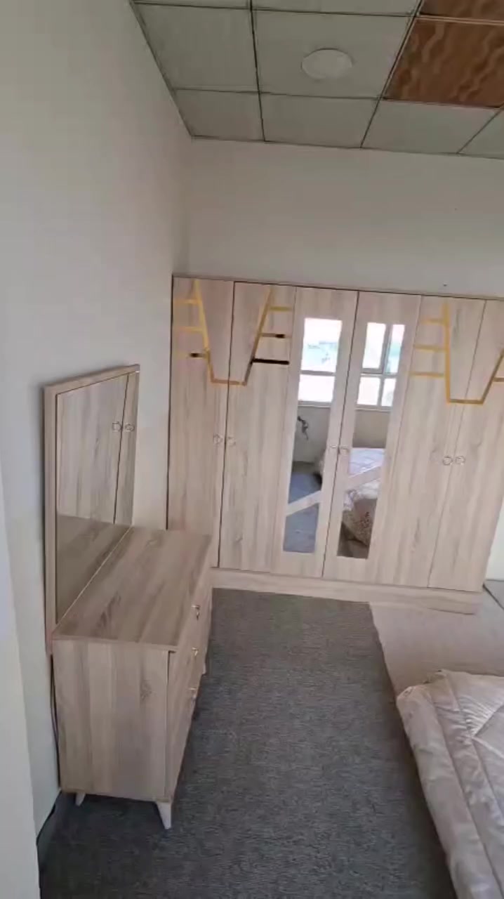 غرفة نوم ٦ قطع مع الدوشك السعر 300 الف العنوان دهوك توصيل للموصل عدنه رقم واتساب ***********
