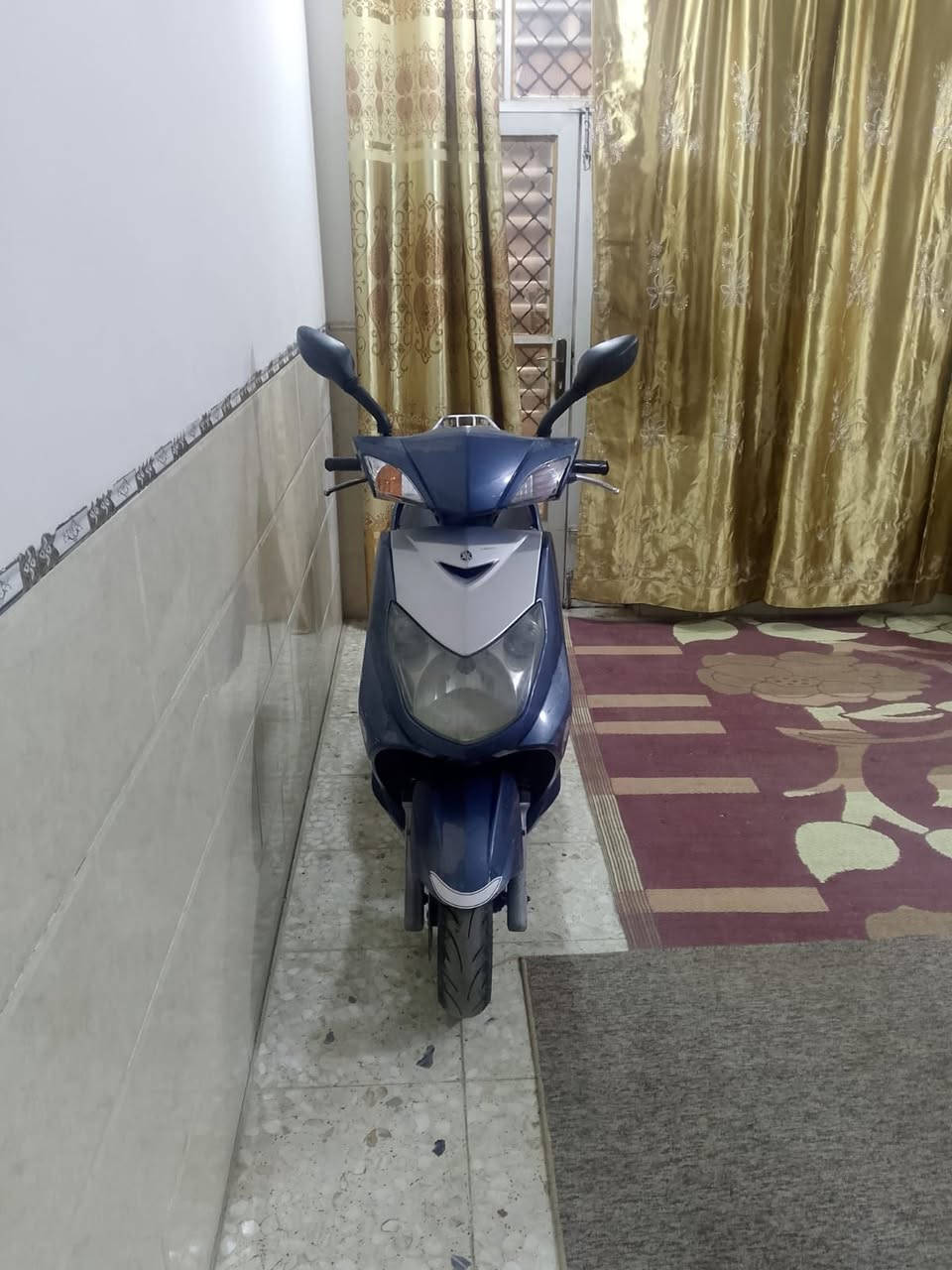 دراجه سكنس فحل ابلاديه كلها مختمه ختم واحد نكره سلف هندر مكينتها حيل ناعمه كهربائيات كلها شغاله اوراقها كامله باسمي السعر 500 العنوان الشعب التلفون ***********
