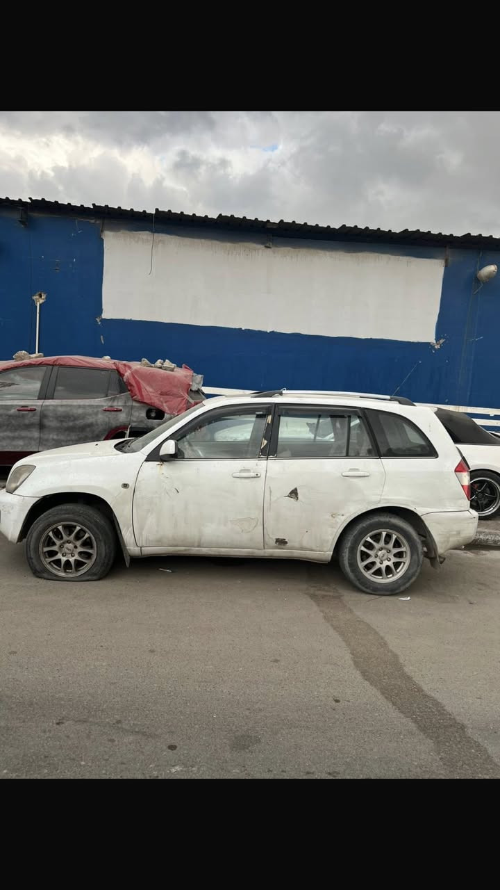 اعاده النشر بسب الوعود الكاذبه سلام عليكم شيري تيكو موديل 2012 سياره محرك للطش صدر تايرات كير تبريد كله جاهزه يعني سياره متشتغل يعني تجي شوفه جيب كرين وياك سياره بيه بلكصه ومحت عليه علامه ضوئيه مال محل يعني معدل بارد لاصق فابلون ابيض سياره مكان بغداد المسبح سعره 34 $ بيه مجال حك جيه الاتصال *********** سنويه بسمي
