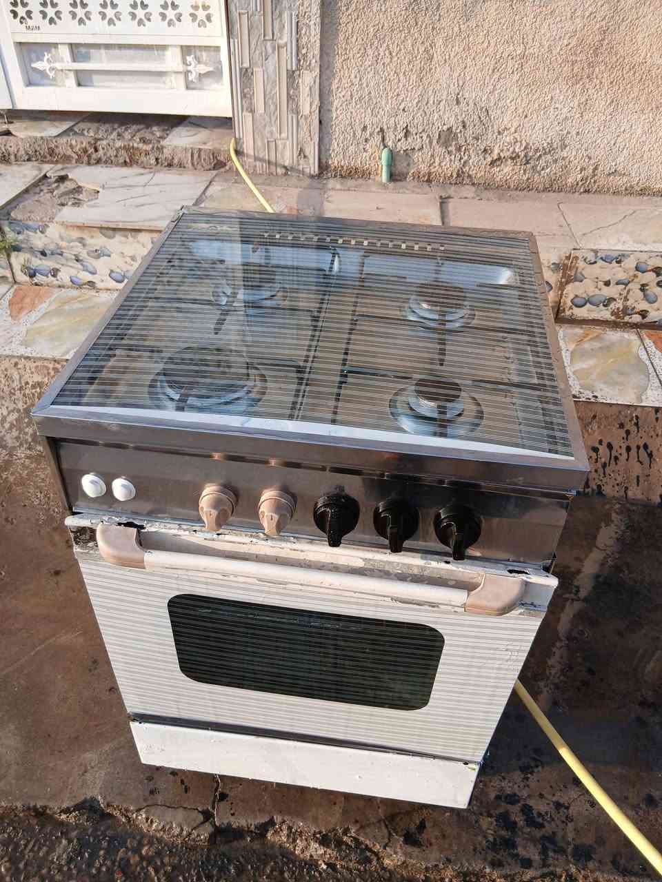 طباخ مصري ضمان سنه
٧٠ الف 

وتس ***********
