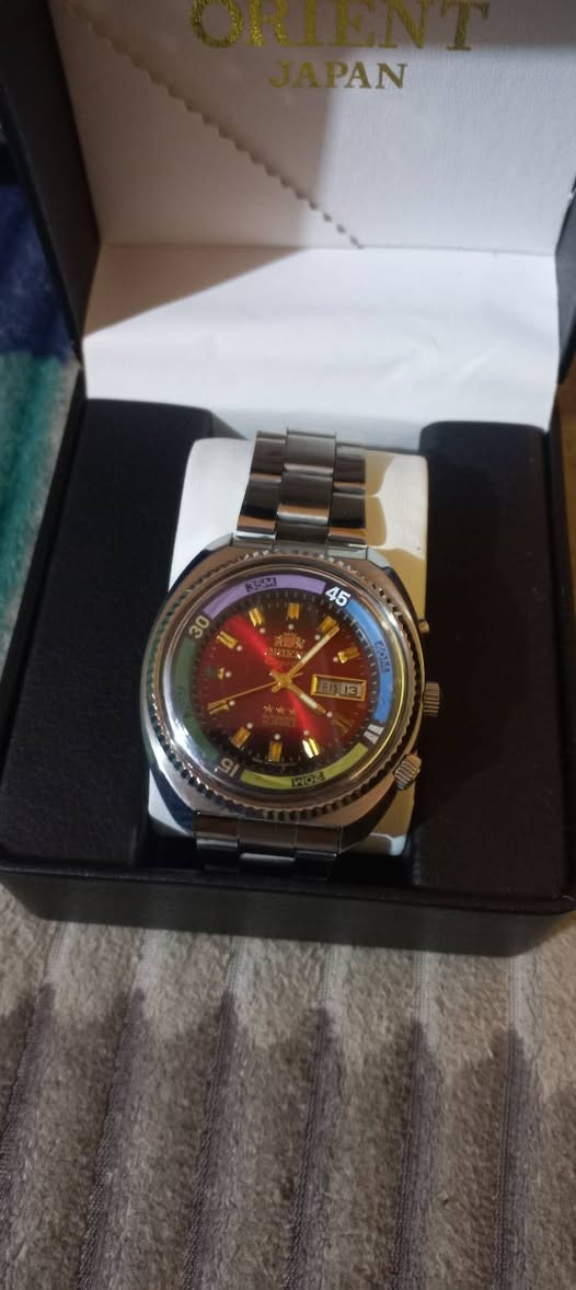 السلام عليكم ساعه للبيع السعر ١٣٠ ألف جديده مامستعمه مكاني بغداد ت ***********
