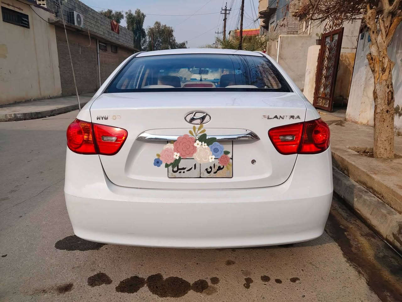 سيارة النترا 2011
گير اوتوماتيك 
بيها قطعتين صبغ بونيد وجاملخ
بدون دواخل
114 وبيها مجال للطيبين
***********
