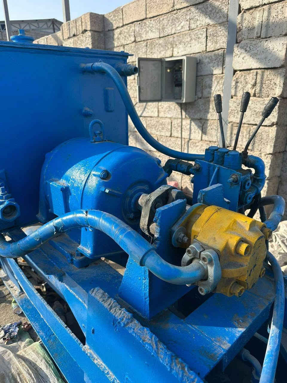 مكبس قواطي عراقي للبيع نظيف جاهز للشغل العنوان النجف الاشرف شارع المطار
مستعجل على البيع 
السعر 5 مليون وبيه مجال


**إذا كنت صاحب هذا الإعلان وتريد حذفه لأي سبب، رجاءا أرسل رسالة إلى الدعم الفني**