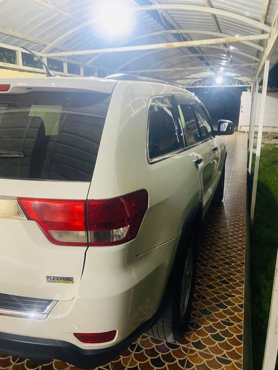 ‎🚘 للبيع |  (Jeep Grand Cherokee Laredo)
للبيع جيب  لاريدو، اللون الأبيض، السيارة نظيفة جداً واستعمال شخصي، محافظة على نظافتها وجاهزة للفحص.

المواصفات:

* 📅 الموديل: (2011)
* ⚙️ المحرك: (3.6)
* 🔄
* 🛣️ : (محرك جديد )
* 🎨 اللون: أبيض
* ❄️ تكييف ممتاز
* 🪑 داخلية نظيفة
* تشغيل بصمه
* 🚗 السيارة جاهزة للفحص وما تحتاج مصروف 
* السياره كلين ومكفوله 

💰 السعر: (160$) قابل للتفاوض بالمعقول.

📞 للاستفسار: (رقم الهاتف : ***********)
