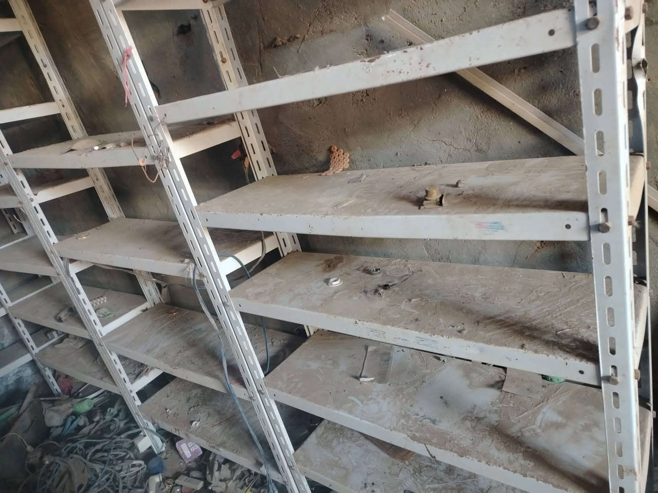 تصفية محل انشائية للبيع مع رفوف للبيع المكان نجف ناحية القادسية ***********
