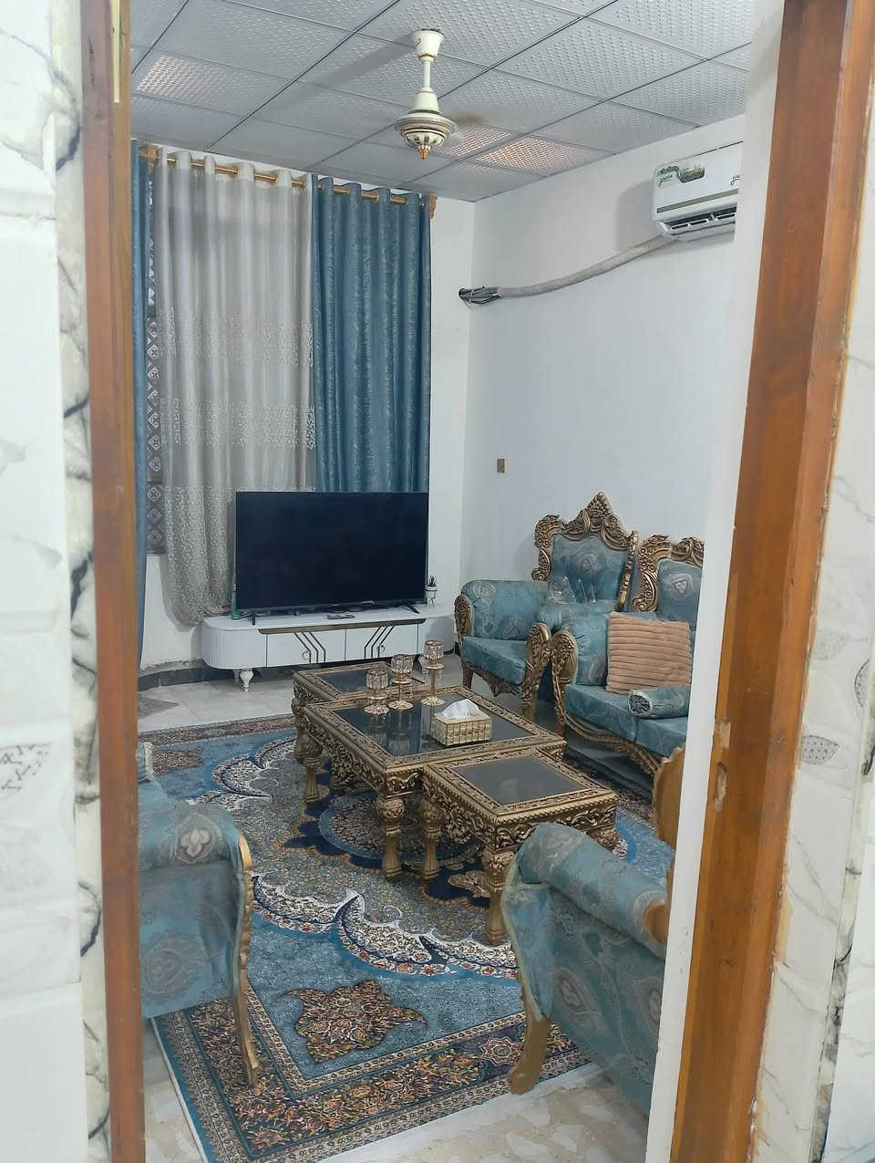دار للبيع طابقين ثلاث غرف نوم بناء حديث
في منطقة البلديات الصحفيين شارع مظيف السواعد سادس فرع 
الطابق الأول حمام خارجي استقبال صالة منور حمام داخلي
غرفة نوم 
الطابق الثاني غرفتين نوم وصاله وحمام 
الطابق الثالث بيتونة وسطحين
منطقة كامل خدمات ماء مجاري رصيف وتبليط
المنطقه مشمولة بقرار التطويب ومعاملاتنا كامل في بلدية الغدير السعر ١٢٥
***********
