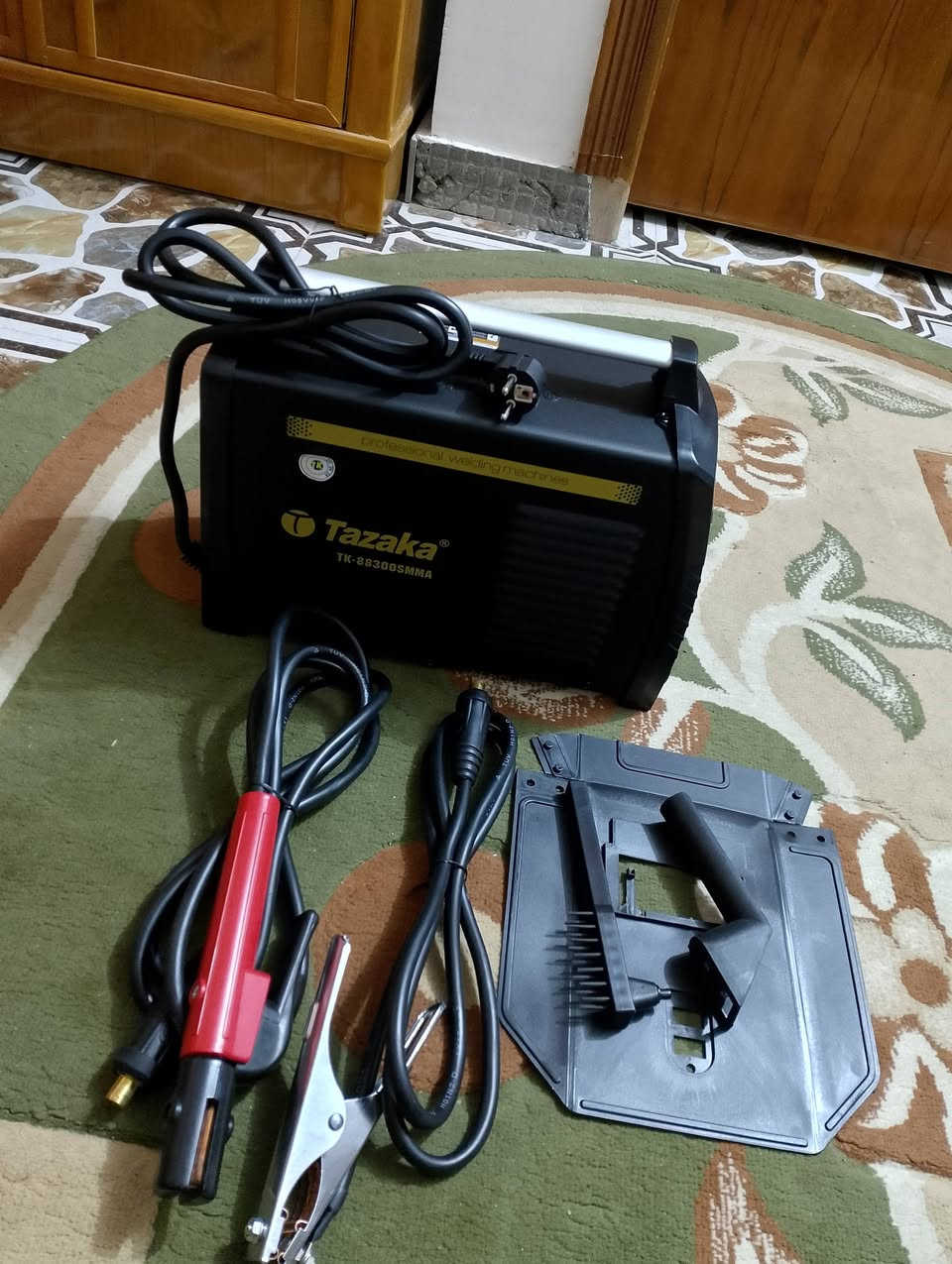 مكينه لحيم تازاكا حجم كبير 300 انبير مال اعمال شاقه جديد غير مستخدم مع ملحقاتها كامله للبيع سعر 135الف كوسره حجم كبير من شركه تام 2800 واط جديد غير مستخدم للبيع سعر 85 الف  السعر قفل  مكاني كربلاء توصيل ماعندي موبايل ***********
