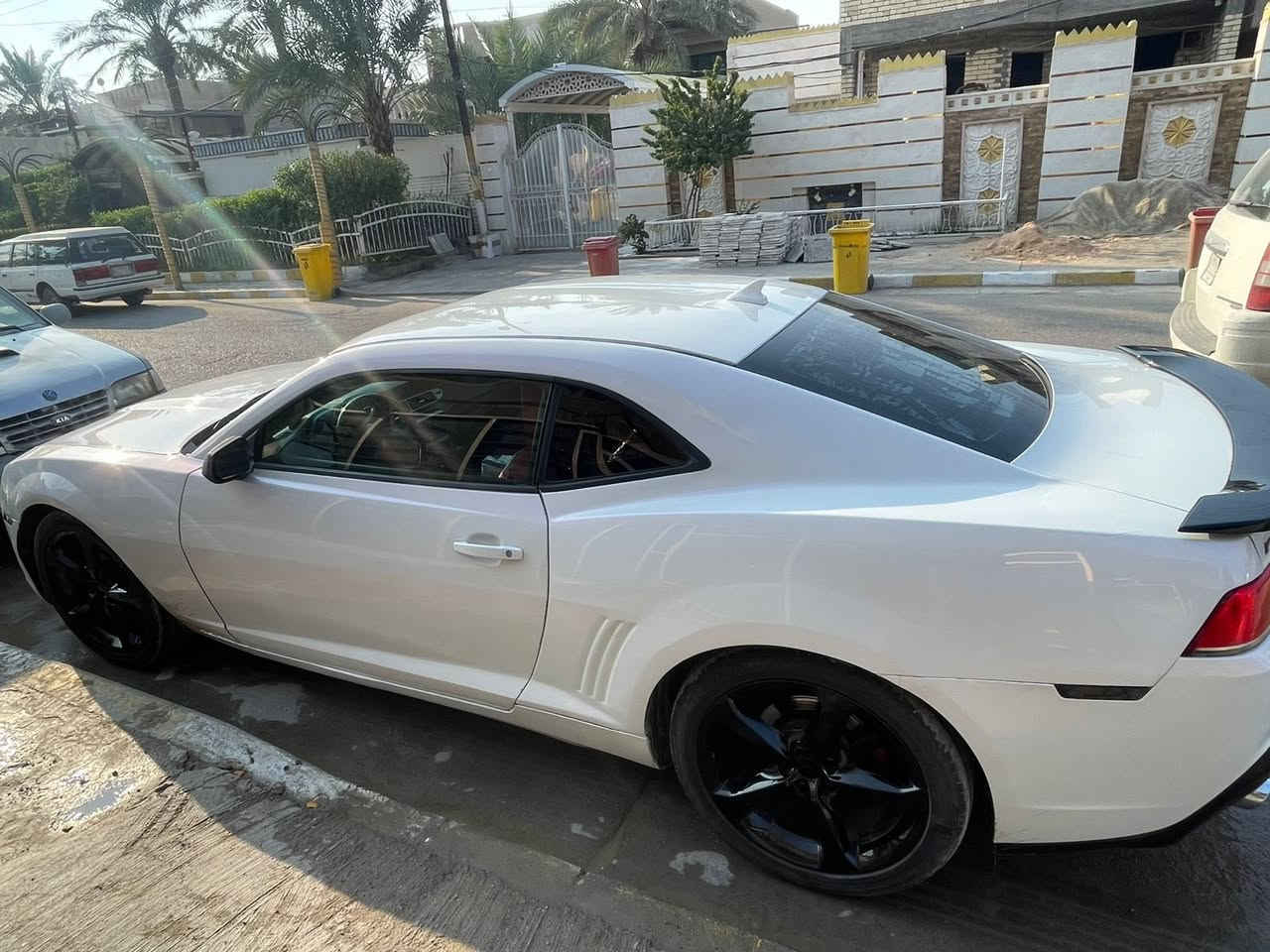 السلام عليكم 
شوفرليت كمارو 2014
حادث السيارة جاملغ وربع من البوند
سيارة مصبوغة عام جمالية فقط 
اللون الرسمي ابيض 
صبغ ابيض شذرة 
سيارة مصروف عليها هواي وجاهزة من كلشي مكينة كير اكسل كفالة 
شاصي لغد كفالة 
ادامة لصدر 
 دوشمة داخل احمر جلد وقمارة كنتارة احمر 
السيارة بيع او مراوس ب اربع بوب

مكان السياره غزاليه 
الاتصال ع الرقم او وتساب 
 ***********
