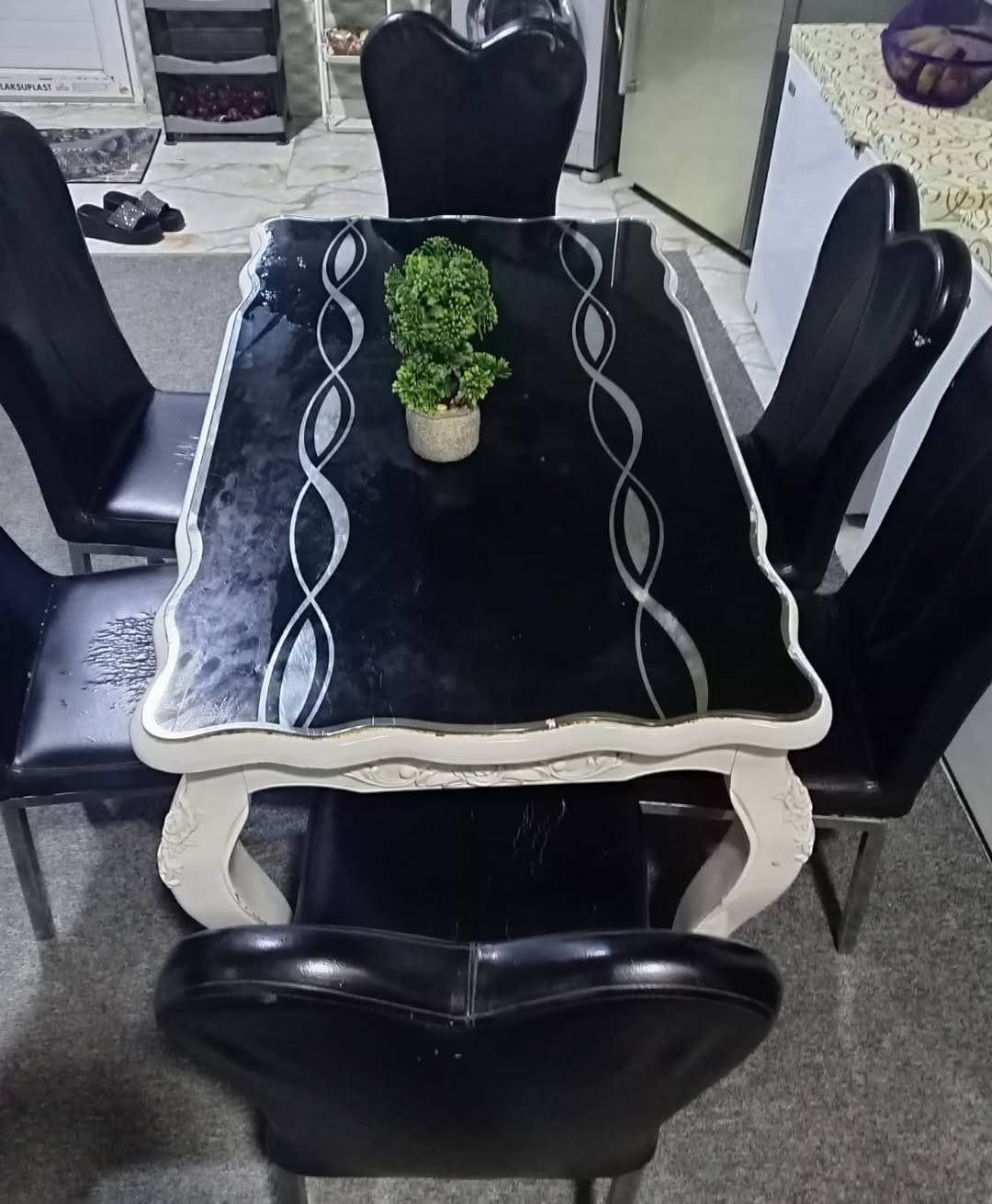 السلام عليكم ميز طعام للبيع نظيف كلش شبه الجديد 6 كراسي ومثل ما موضح بالصور السعر خاص


**إذا كنت صاحب هذا الإعلان وتريد حذفه لأي سبب، رجاءا أرسل رسالة إلى الدعم الفني**