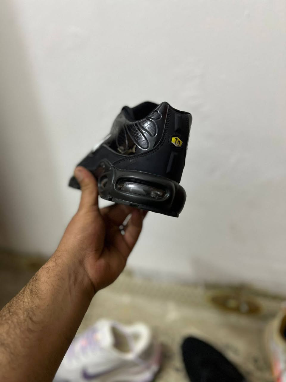 نايك قياس 42
سعره 25 
يوجد توصيل ***********
