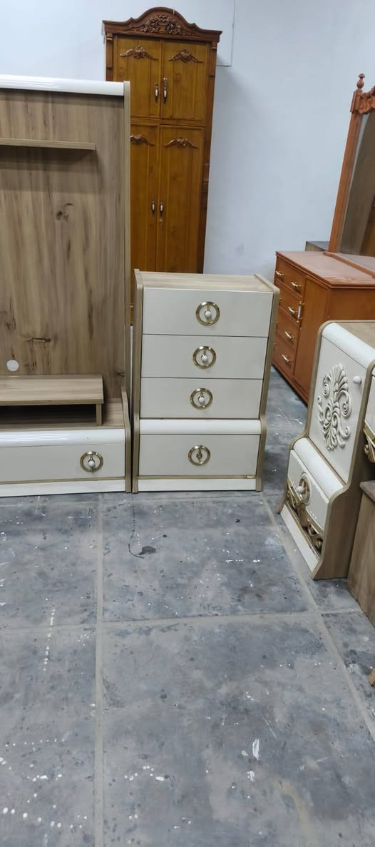 غرفة نوم للبيع استفسار اتصل على رقم ***********
