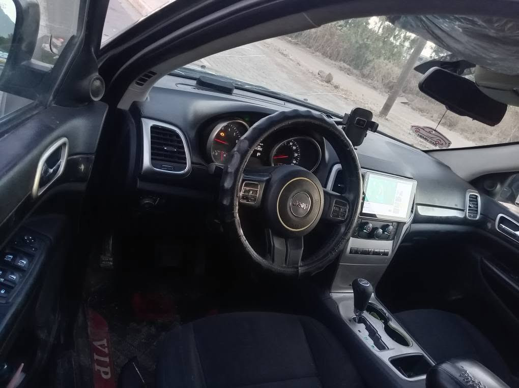 جيب لاريدو ٢٠١١ دبل اكسل كيرومكينة تبريد كارةباياتي تةقةو رةقةهةمو بةشةرت جي جي بو ياخي هةية لةسةر شوخت و كال بونةوة من بة حيزام دةفروشم ٢مليؤن و ١٠٠هةزار غرامةي لةسةرة
*********** أربيل, العراق
