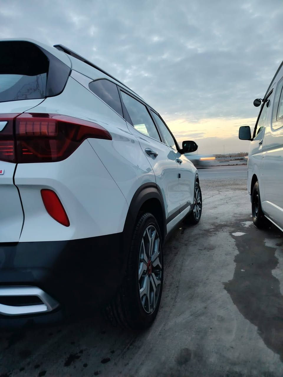 اسلام عليكم كيا سيلتوز مكينه جيدي اي تيربو1600 وارد امريكي السياره فول   موصفات عده الفتحه موديل 21حادثهة مال امريكه فقط صاير بل بجم السياره مابيهة شي مبدل بس تصليح والسونار مرفوق ويه الصور السياره ماشيه ٨٥ مكان السياره بغداد الحسينية قرب المرور السعر 130وبيه مجال بسيط رقم الهاتف ***********
