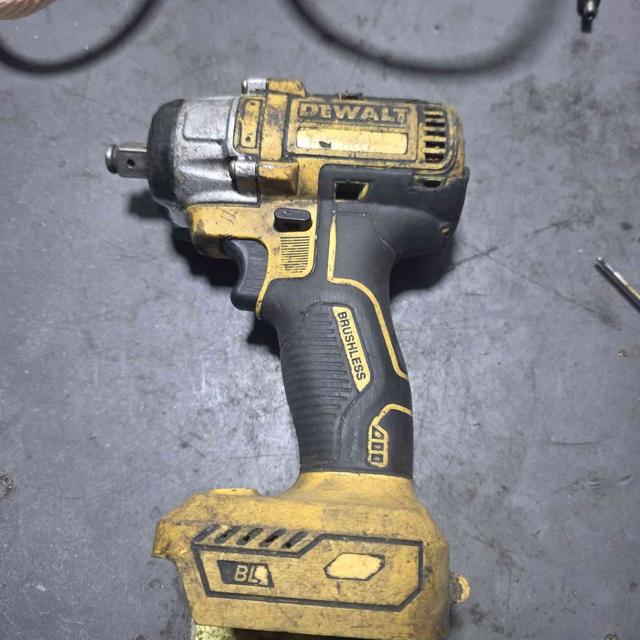 السلام عليكم. من رخصه الادمن  المحترم  تم تبديل  كارت وسويج دريل لقمه ديولت ٣٥٠ نيوتن  وتم تنضيف الملف ولارميجر  ومثل ما وموضح شغله كلش حلو صار 
للاستفسار مراسله الصفحه او واتس اب 
***********
