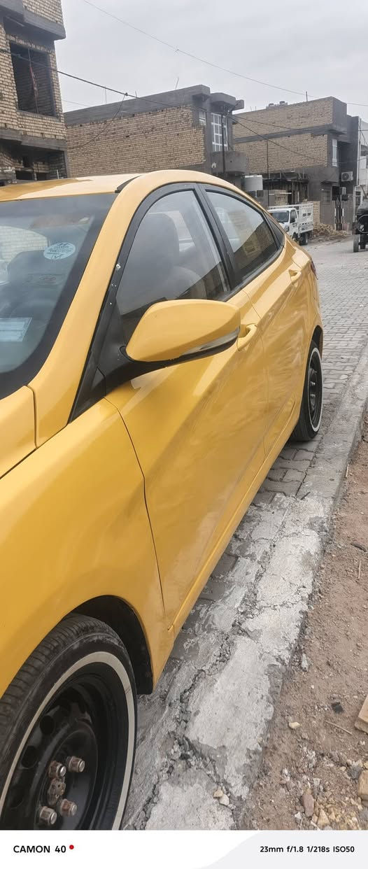 سلام عليكم اكسنت 12 مكينه الف و600 تبريد شغل بيهه بس باب تبديل سعرهه 75 وبيهه مجال ***********
