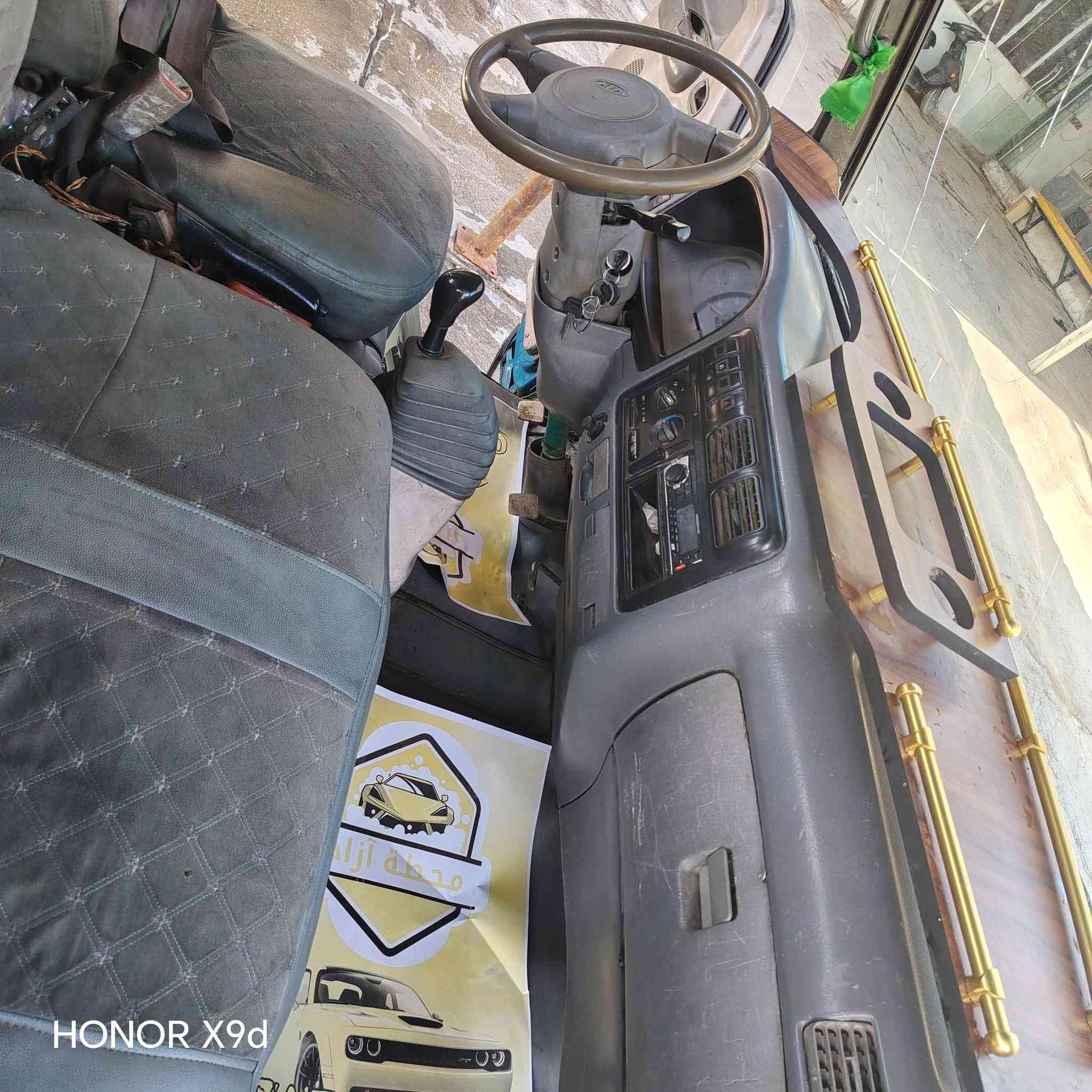 السلام عليكم سياره للبيع ام عيون كافله مكينه وكير وشواصي تخم تاير جديد  لسعر 75 رقم هاتف ***********2
