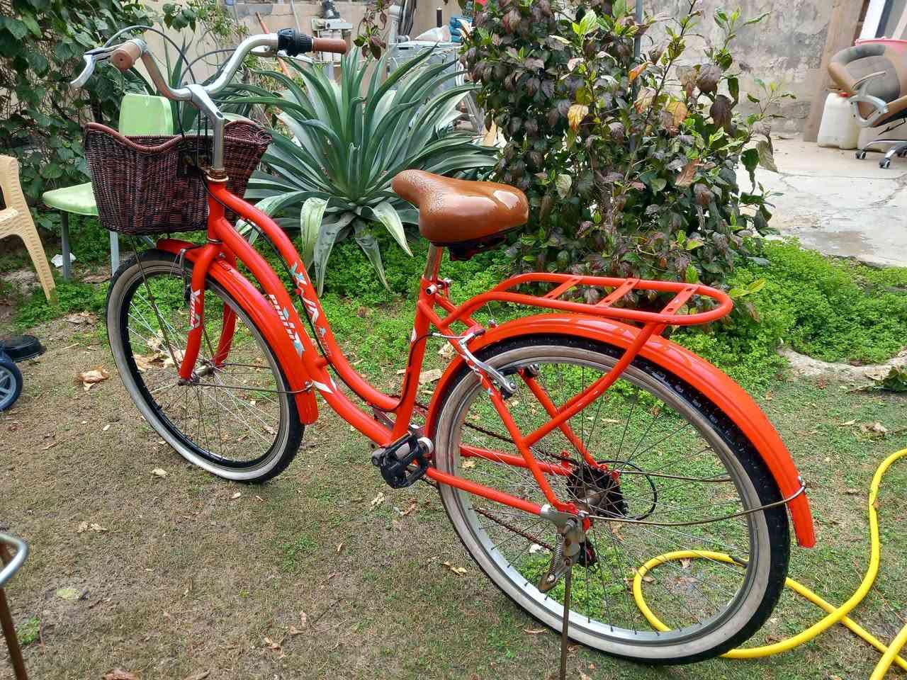 بايسكلات معروضة للبيع في حي الخضراء 
كامل وشغال ( بس يحتاج تبدل زنجيل)
سعر الاحمر ٧٥ الف 
سعر الازرق  ٦٠ الف  
اذا تاخذ الاثنين ينباع ١٢٥ الف 
للاستفسار اكثر تواصل عالخاص او عالرقم 
***********
