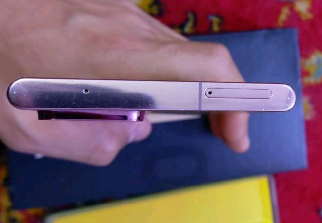 السلام عليكم

جهاز نوت 20 الترا 5g شرق اوسط دبل شريحة الجهاز نضافة 90% مكفول مامبدل بي اي شي كلة اصلي بس بي خط بل شاشة طاح مني واكسرت الشاشة شوي من جوة وصار بي خط ومامأثر على الشاشة او على اللمس ابد  وملحقاتة كارتون مالتة الاصلي وواير مالتة الاصلي وكفر السعر 300 وموجود توصيل الشراي يراسلني وبلخدمة وشكرا… 
