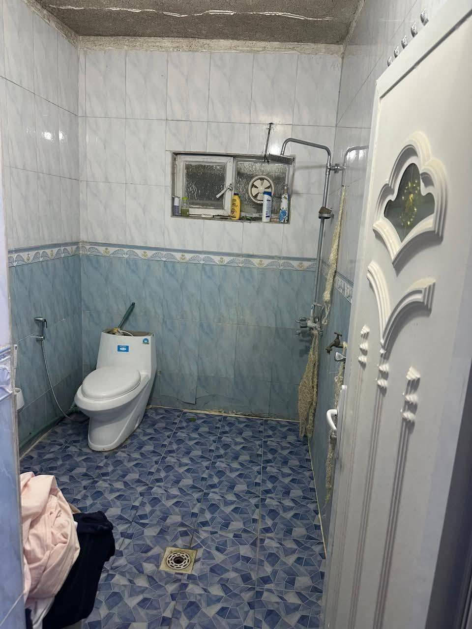 بيت للبيع منطقة الشعلة ام نجم 
قرب مدرسة مالك الاشتر 
150 متر 
واجهة 7 ونص 
نزال 20 
نضيف جداً صالح للسكن 
طابقين بناء حديث 
 السعر جداً مناسب بيع مستعجل 
***********
