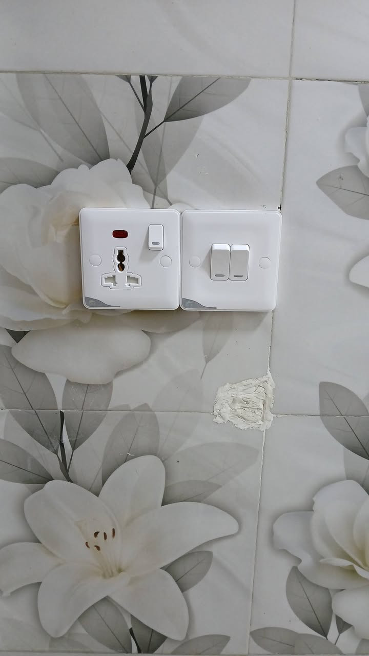 تم بعون الله وبحمده اكمال تأسيس وتقفيل بيت ترميم في منطقة الدوره،، المواد المستخدمه شركة GB,, ابو زينب الكهربائي ***********
