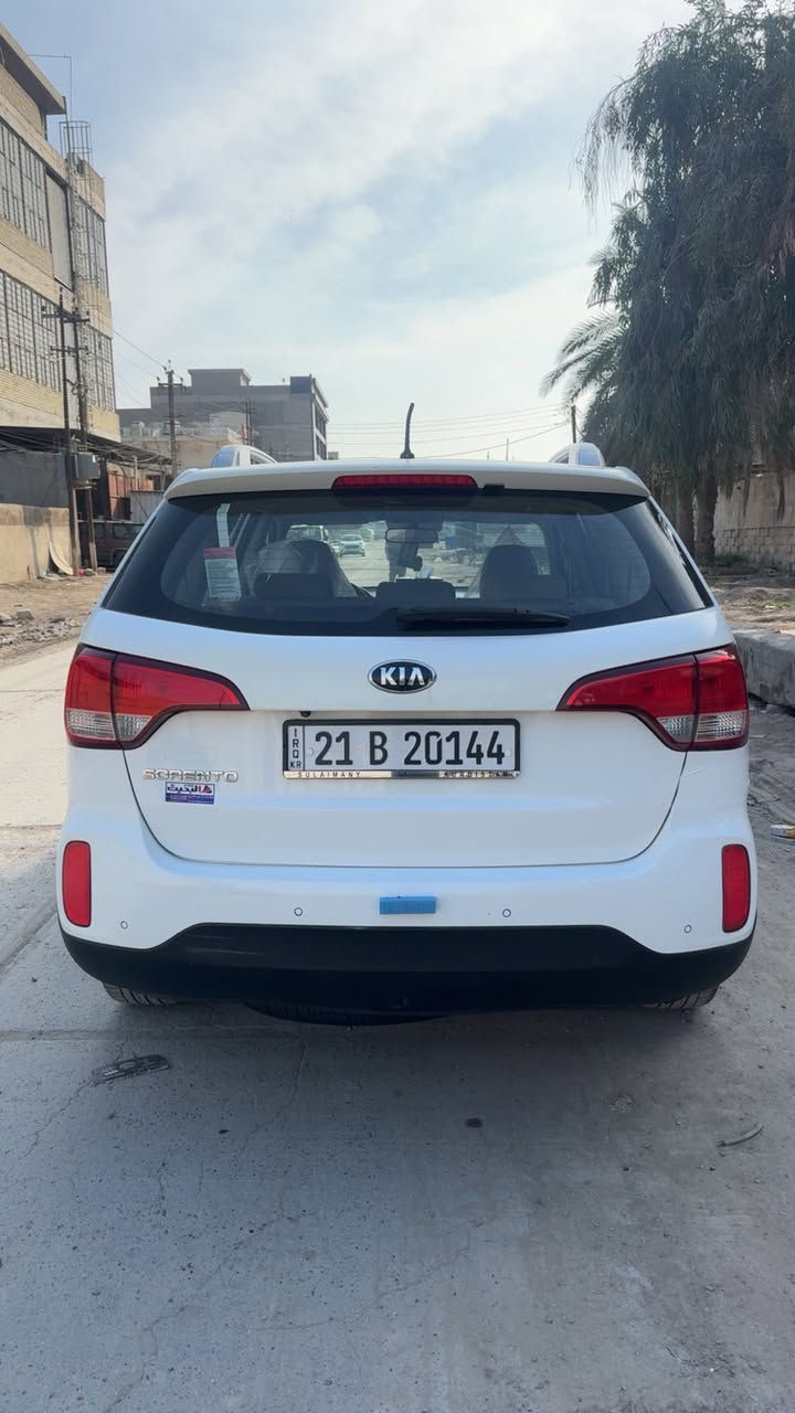 السلام عليكم 
للبيع موديل 2015خليجي
مكينه 4 سلندر  2400
فول مواصفات عدا الفتحه
بصمه تبريد ٣ قطع بردات حساس امامي خلفي
سياره جديده السونار مرفق بأسمي تحويل ثاني يوم
مكلف بلنشر
السعر ١٧٠ وبي مجال 
مكان السياره بغداد  الكرخ
***********
