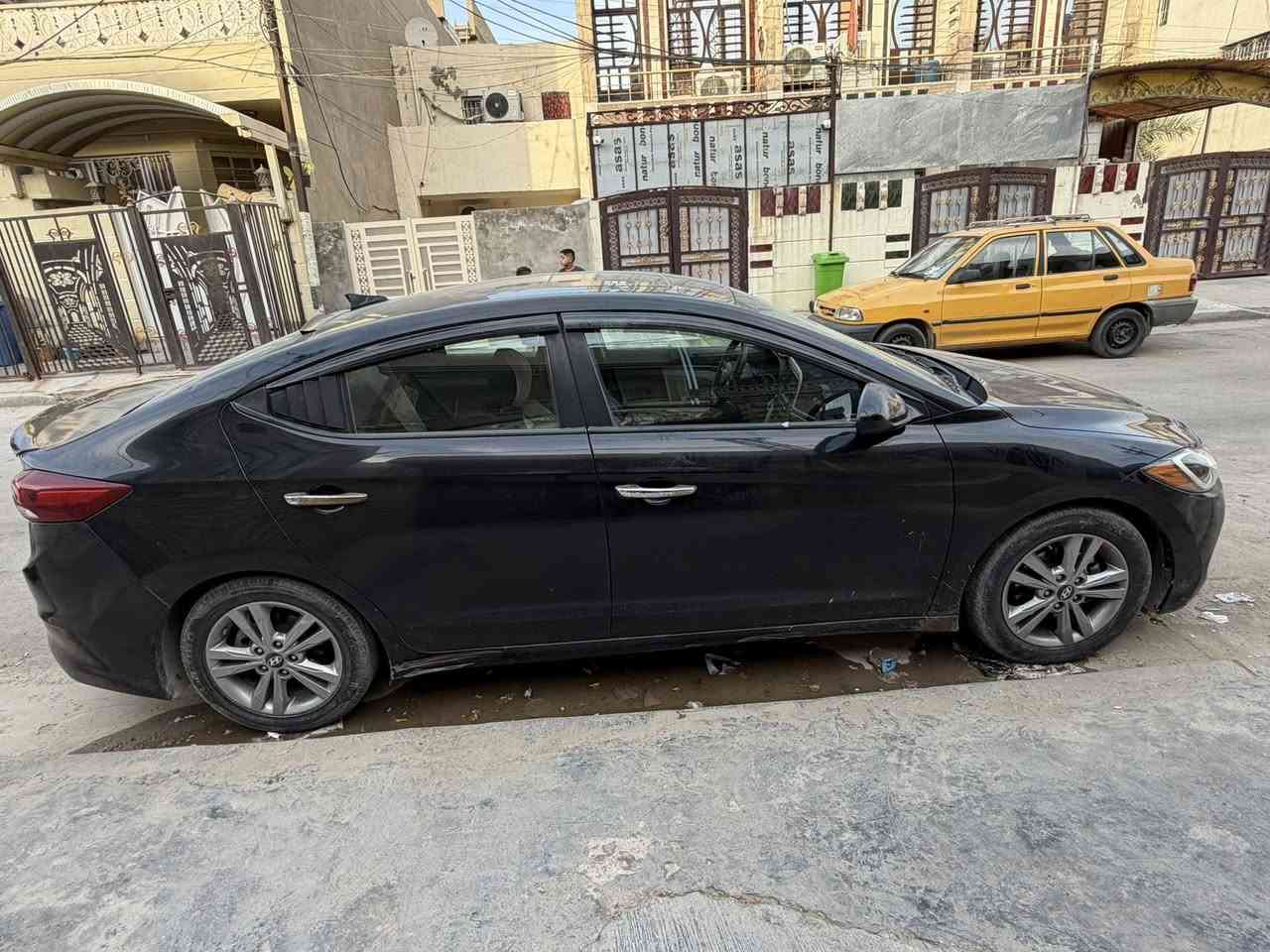 السلام عليكم
النترا وارد امريكي موديل ٢٠١٨  
حادثها مبدل قلق صندوق و جمالغ الخلفي مصلح 
بيها بابين كلير بدون ضربه حادثها مرفق بلصور 
بيها طخطات بلدوسه جوه لباب 
السياره فول ١/١ ( بصمة وفتحة و ردار و نقطة عماء بلمري و بصمة ابواب و صندوق مانع انزلاق و ٣ انظمة قياده و كشنات تدفئة و دشبول بيانو )
مكاني بغداد الجديدة 
عارضها ب ( ١١٥ ) ورقة 
***********
