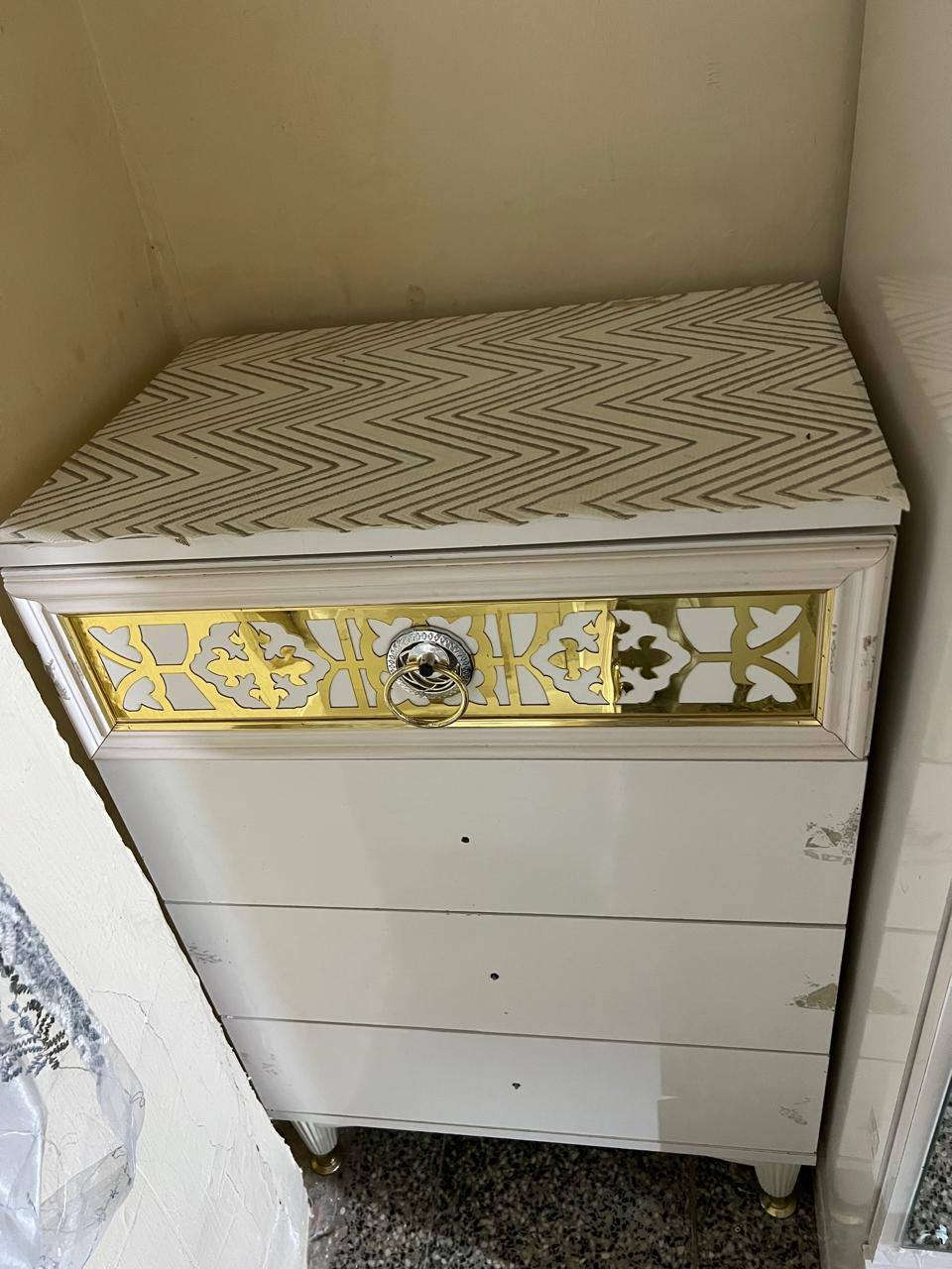 سلام عليكم عندي غرفه نوم تركيه مستخدمه نضيفه للبيع تتكون من ٨ قطع للتواصل على الواتس اب ***********
