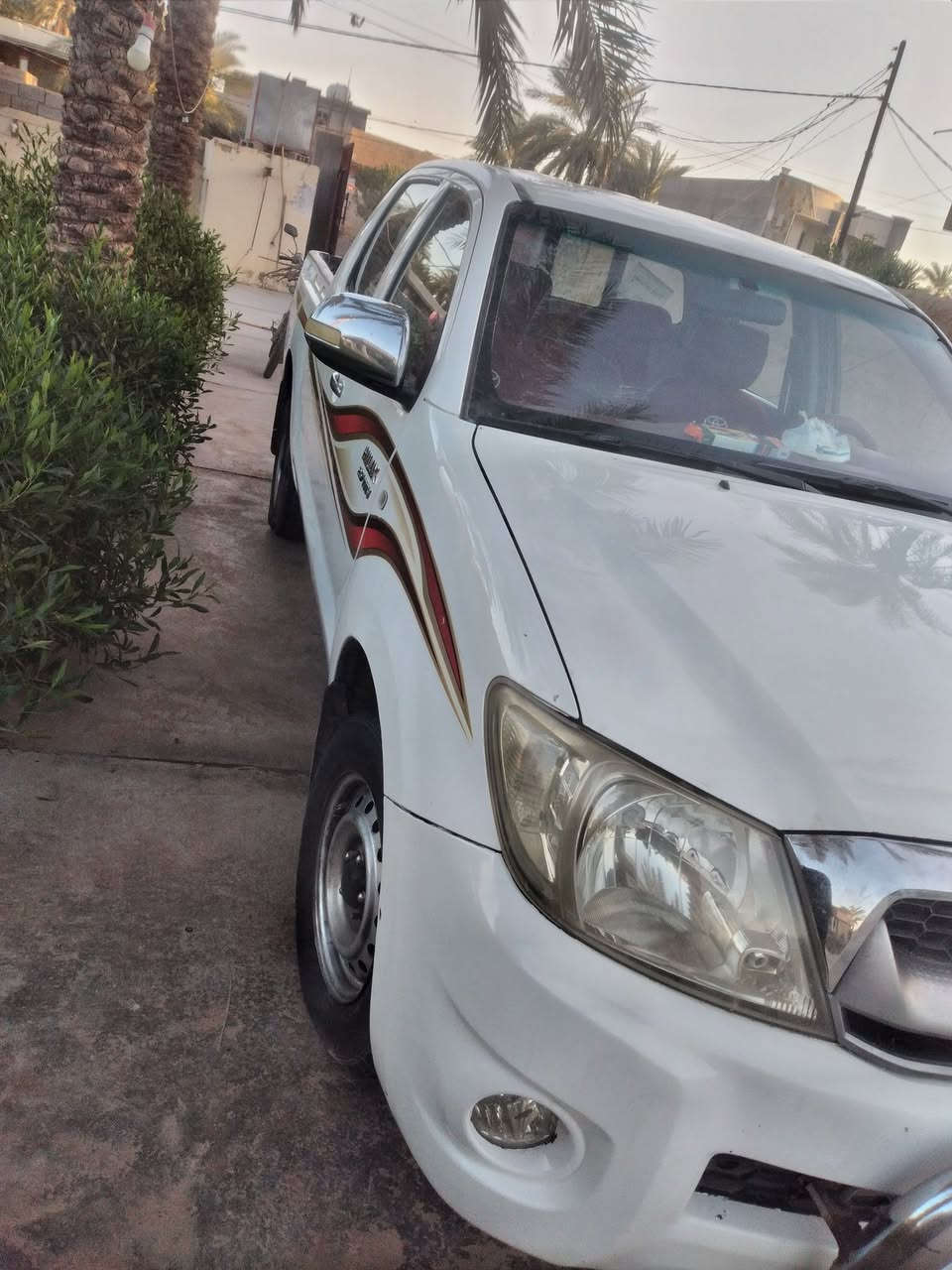 السلام عليكم 
سياره تويوتا هايلوكس موديل 2007
شاصي ١٩
رقم بغداد جديد  بسمي السياره تحويل ثاني يوم
العنوان  ديالى المقدايه الصدور 

الاتصال  ***********
