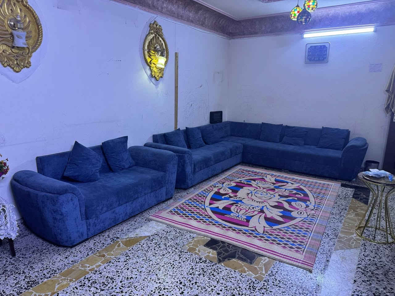 السلام عليكم
تخم قنفات للبيع 10 مقاعد العنوان بغداد الاعلام 
للأستفسار *********** واتساب
