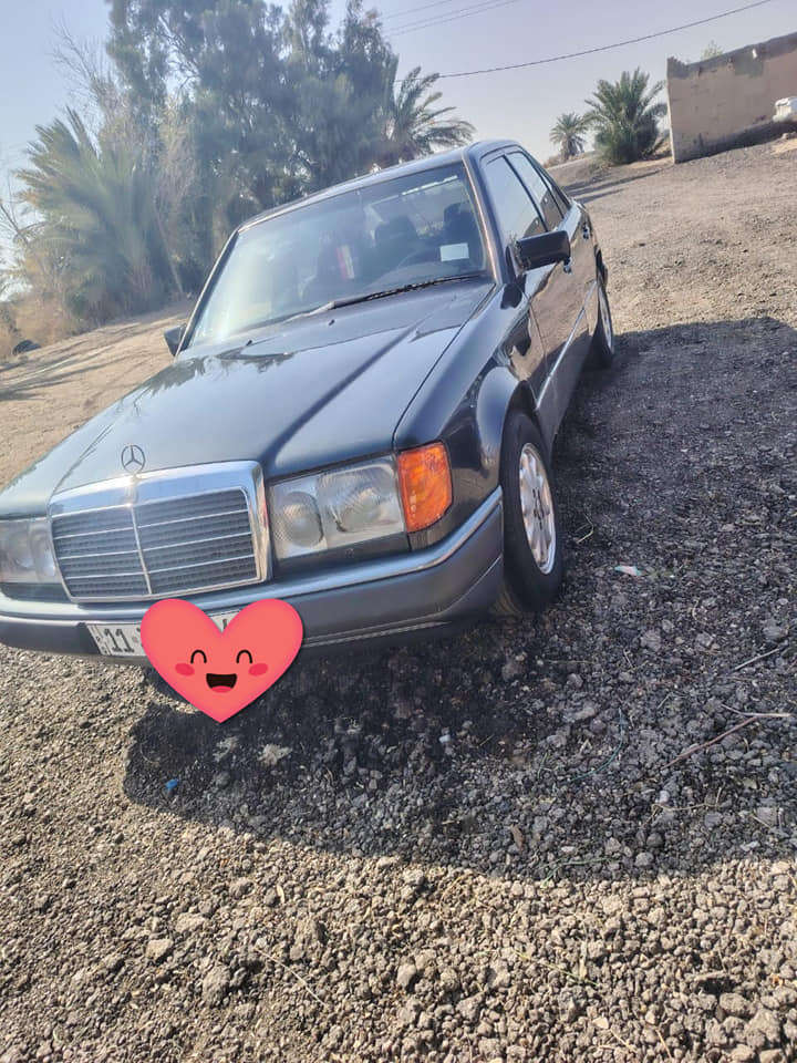 السلام عليكم للبيع  مارسدس موديل 90 مكفلوله من حادث صبغ جماليه فقط مكينه وكير حاوي جديدتبريد شغال فتحه سنترلوك شغال كهرباياتي كلشي شغال حداديه امامي خلفي تخم تاير جديده رقم بغداد دولي غرفه طك كارتون نظيفه باتري جديده شاشاه مكان السياره نجف مشخاب سعر 60 اول اتصال هذا الرقم***********
