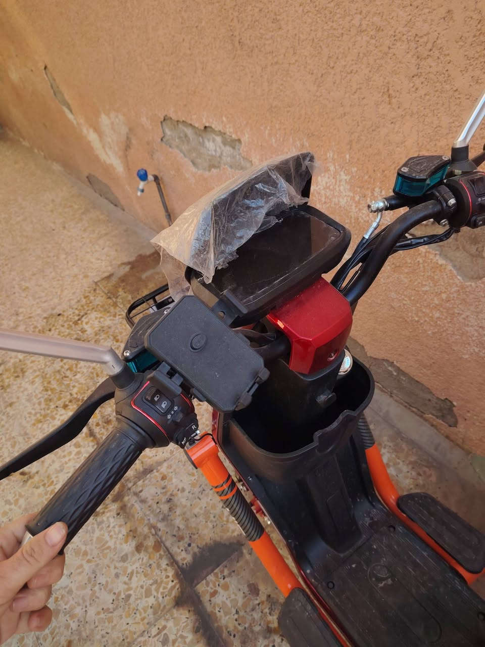 دراجه شحن جديده
صارله سبوع من ماخذها وماماشيه
بعدها مغلاف الشركه
السعر ٥٥٠
المكان البياع
*********** واتساب
