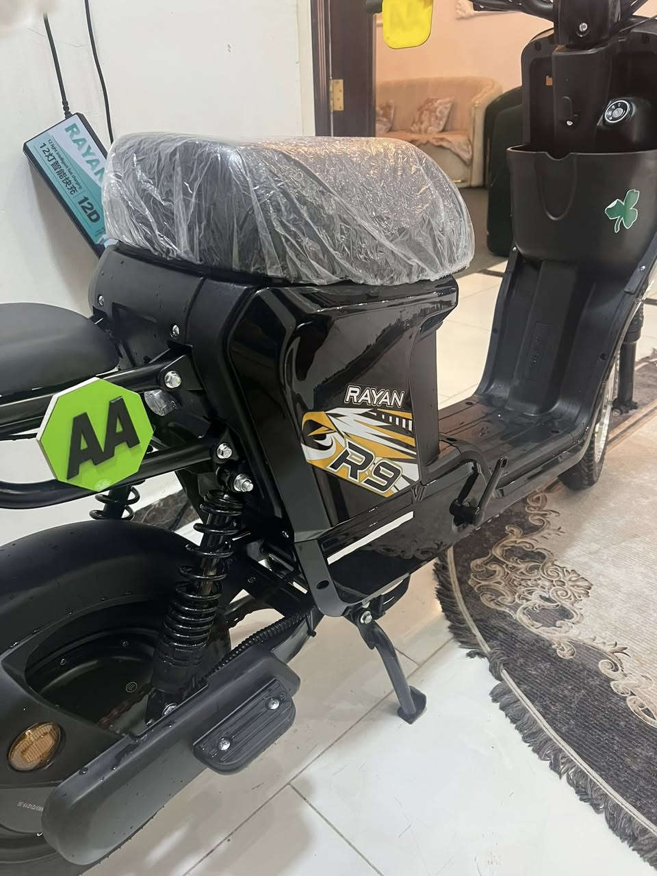 سلام عليكم دراجة R9 للبيع موديل ٢٦ الدراجة وكيل قبل سبوعين طالعة ووصل موجود وياهة بصمتين وسويجين وكارتين تشغيل شاشة سرعة ٩٠ عليهة شوي تزويدات مواصفات تشغل بصمة وكارت وكً بي ثري وبارك وبك مكاني بصرة ياسين خريبط رمي واساب فقط ***********
