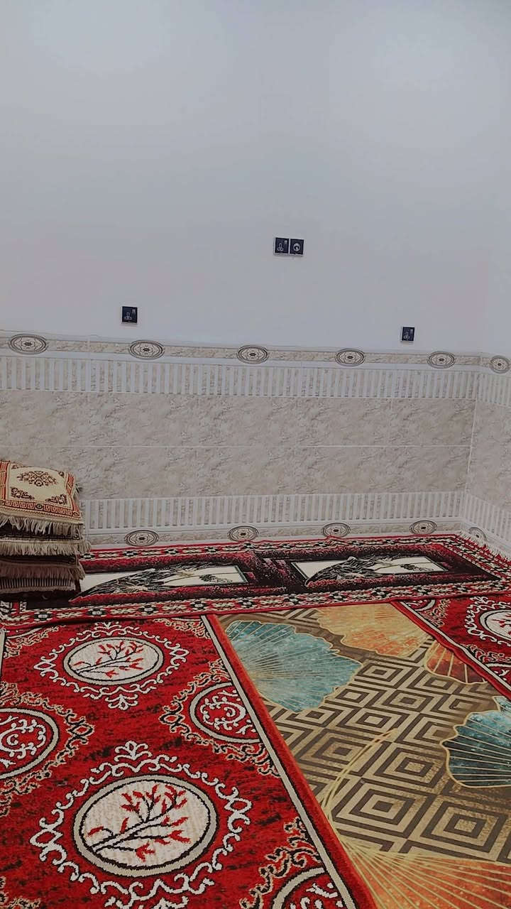 السلام عليكم بيت للبيع طابو زراعي سند 25 مرقم من البلديه مساحته 100 متر مربع ركن قريب عل شارع العام
العنوان التقيه الرابعة خلف حسينيه باب الحوائج للاستفسار الاتصال ***********
