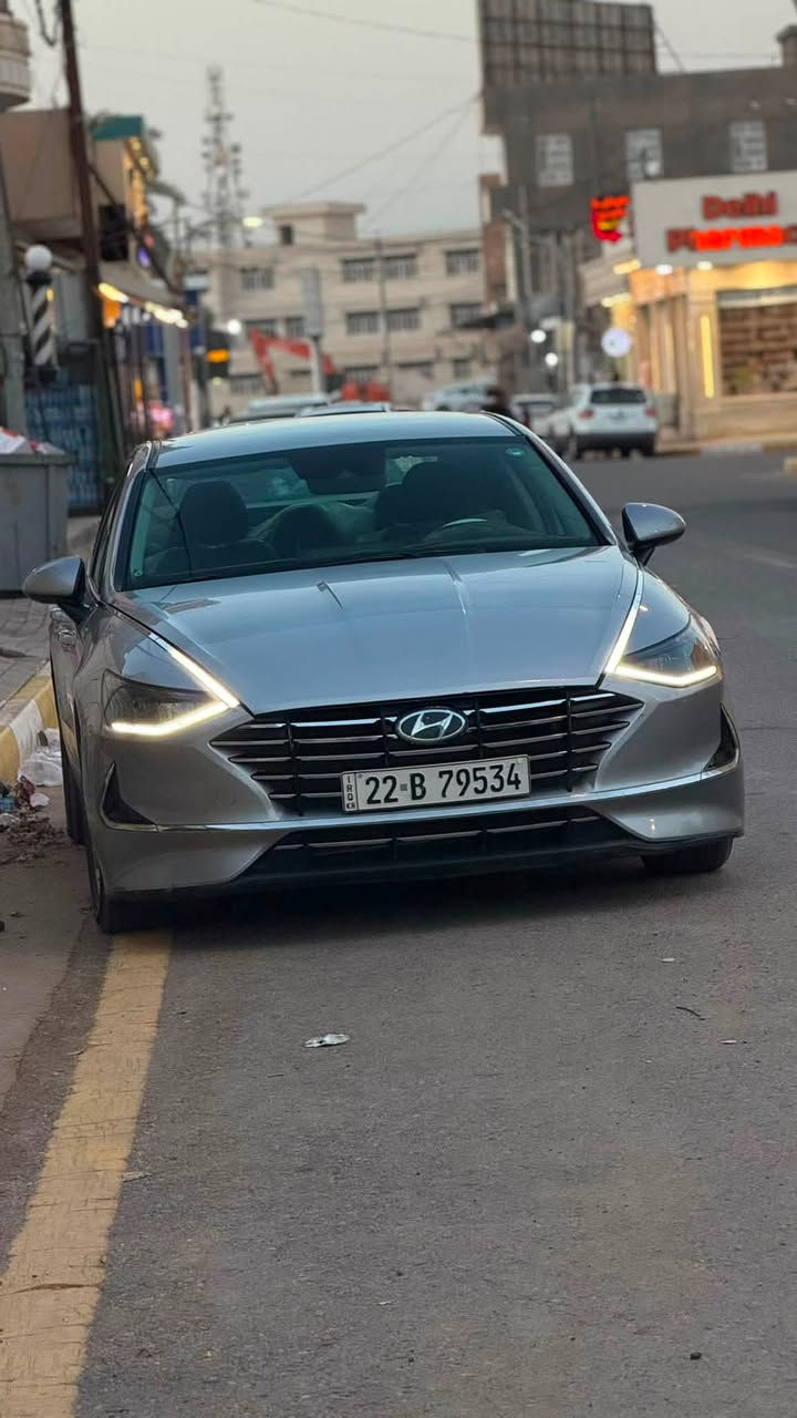 مرحبا
سوناتا موديل 21 
لون سلفر رقم اربيل بأسمي
مواصفات اعتياديه 
حادثها فقط ربع البنيد + لجاملغ الامامي راجع بارد شي قليل
مكان السياره الرمادي 
السعر 140. 
للاستفسار. ***********
