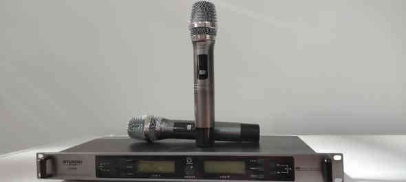 السلام عليكم ورحمة الله وبركاته خدام الحسين مايكات لاسلكي ياباني اصلي مده حقيقي 200 متر باله جديد بكارتونته وجيسه مامستعملات شرط صوت ونقاوه ودفع كلش راقي بمعنى الكلمه اي استفسار هذه رقمي واني خادم لتراب اقدامكم *********** ملا عصام الكربلائي
