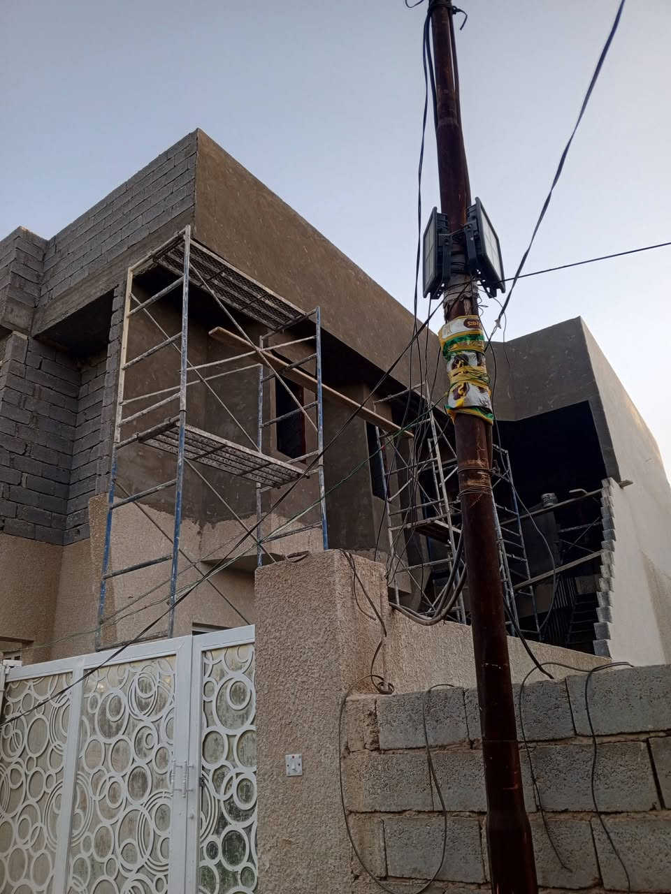 يالله سلام عليكم
خلفه لبخ سمنت +نثر  /لط /تقطيع /سقل /حسب رائك الي تريده اني حاضر 
فقط الاماكن مذكوره 
الحر /حي العامل /حي العباس /نهر ابو زرع /امام عون
رقمي ***********
