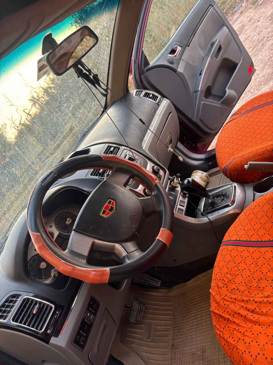 السلام عليكم 
سياره ام كراند لون احمر رقم كركوك مشروع وطني 
السياره جاهزه من كلش حداديه وتبريد وتدفه وتايرات 
وبيهه فتحه وكشنات جلد رصاص واني مغلفهم 
سعر السياره 50 ورقه وبيهه مجال بسيط مكان السياره 
البصره ورقم النقال ***********
