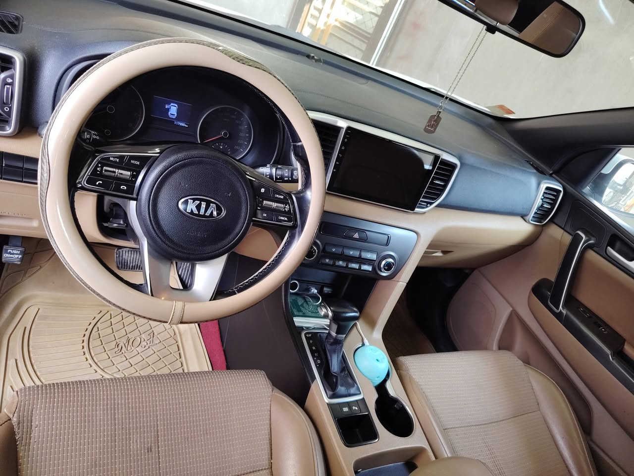 السلام عليكم
سبورتج 2019 خليجي كفاله عامه بيه فقط بركن الباب  رصعه مأشر عليه اني
رقم بغداد بأسمي
ماشيه 117
محرك 2000 دوش
تحكم استيرن جهتين
أشاير بالمري
مري شفط
3 وضعيات قياده
كشنات جلد
تخم تاير بيه
قطعتين تبريد
شاشه كبيره
السياره كلش نظيفه
العنوان بابل الحمزه الغربي
للاستفسار ***********
السعر192 بيه مجال بسيط
