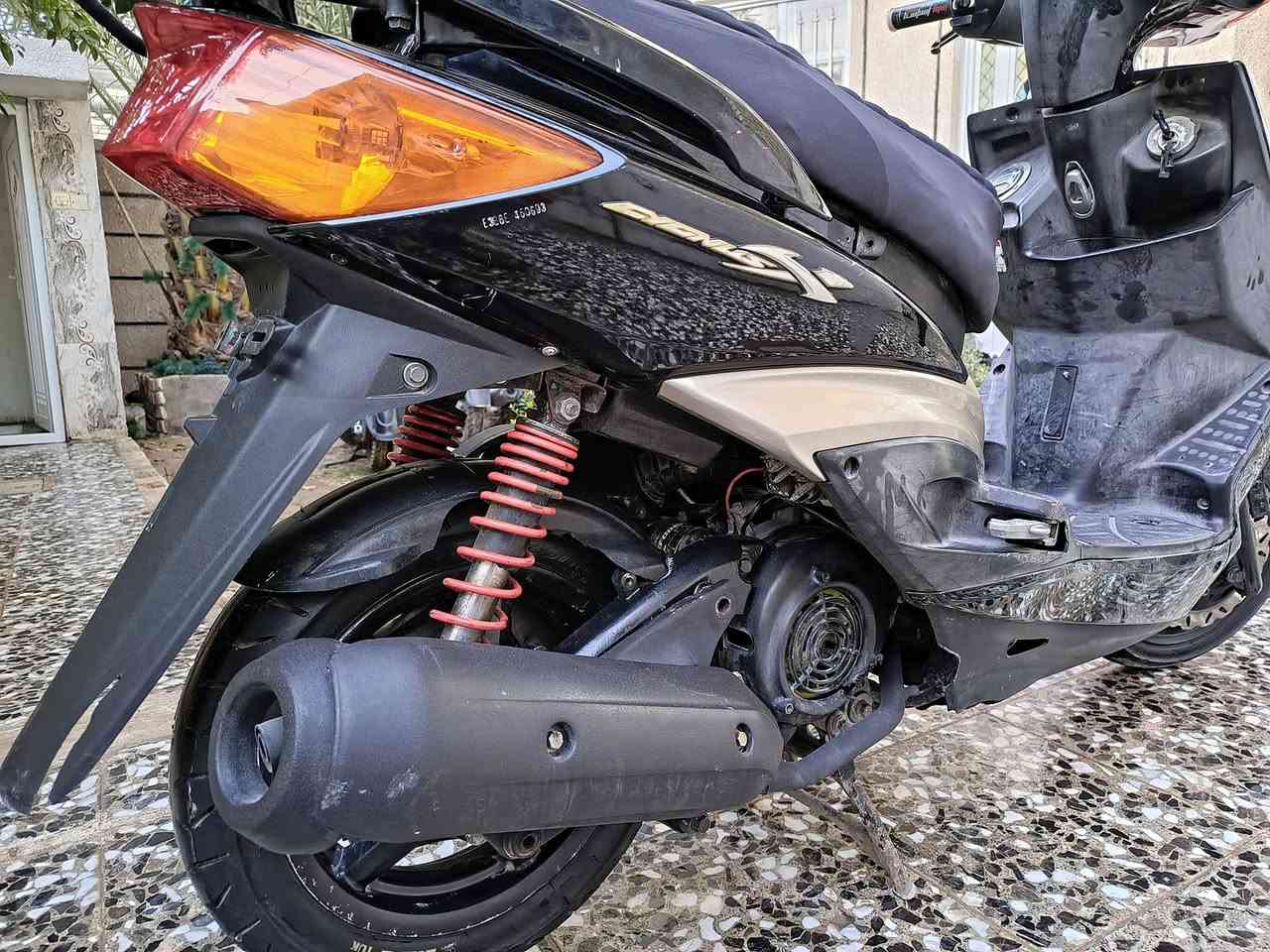 دراجة سكنس فحل نوزل خطين سكليتر شغالة نكرة سلف هندر كفرات كلة ختم واحد كهربائيات  كاملة محرك ما مفتوح الدراجة عل وكالة سعرها 575 وبيها مجال بسيط مكاني الشعلة ***********
