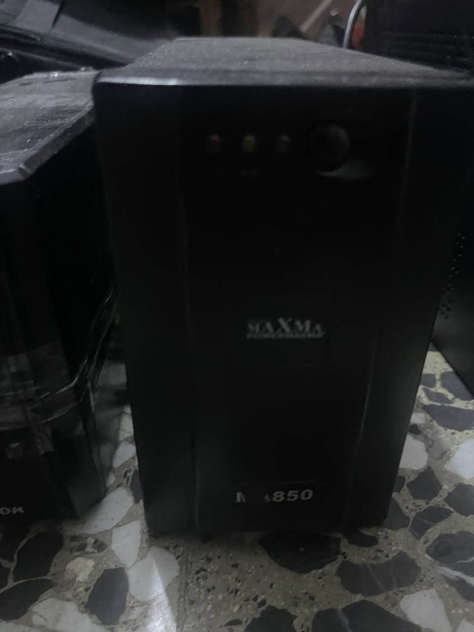 مجموعة يو بي اس للبيع يحتاجن بطاريات العدد 4 
الواحد ب15 الف 
يو بي اس راوتر شغال يحتاج بطاريه 
واثنين 850
  واحد 1500 
رقمي *********** 
مكاني بغداد  حي اور ام الكبر والغزلان مقابل قطاع 26
ملاحظة ما انتظر احد اي شخص يجيني ابيع لان محتاج ومستعجل
