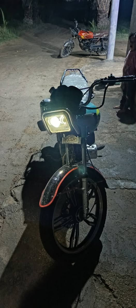 سلام عليكم دراجة سيفان موديل 23كفاله اوراق اصولي شلعه معدل فول كامله من كلشي كهربائيات شغاله مكان المحموديه الطيفيه السعر 600وبيهه مجال ***********
