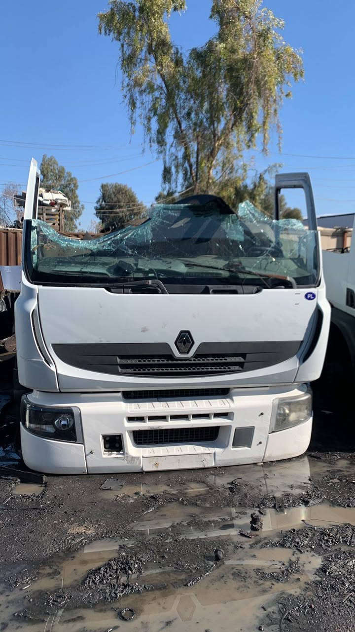 ٤ قطع رينو بريميوم ٢٠١٠ مقطوعة سكراب لبيع مع كامل غراظه سعر القطعة ٨٥ ورقة .....واتساب ***********
