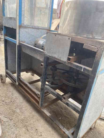 مكينه حب لبيع 

مأطور شغال تحتاج جام وكهرباء 

سعره ب٢٠٠ وبيه مجال 

مكاني البصره الزبير حي لأسره 

رقمي ***********
