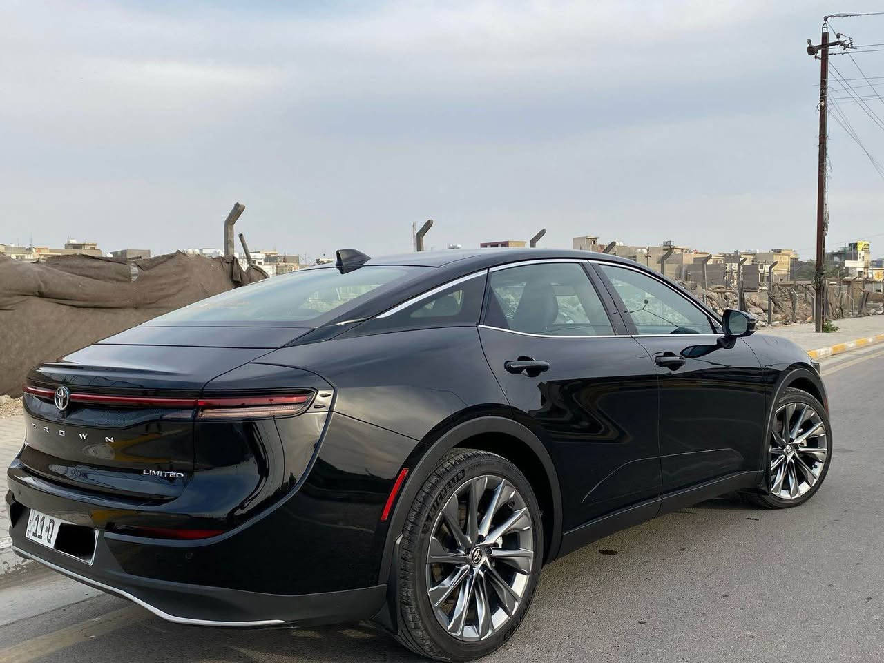 السلام عليكم

‏TOYOTA CARWN 2023  LIMITED 

مكينه 2500 هايبرد

مرقم بغداد بسمي تحويل ثاني يوم 

ماشية 25000km

فول مواصفات 1/1 

 الضرر بنيد وجاملغ

فول مواصفات 

بانوراما

كشن خزن ميموري

دخول ذكي اربعة ابواب 

مقاعد اماميه تحكم 

مقاعد اماميه تدفئ وتبريد 

مقاعد خلفيه تدفئ

تدفئ استيرن 

سستم سماعات jbl

حساس امامي خلفي

توفق ذاتي

لايت 4 عدسات

فور ويل

تبريد قطعتين 

كامره 360 درجة 

ويل حجم 21

السعر 27 ألف دولار   

مكاني بغداد 

رقم الهاتف *********** بغداد, العراق
