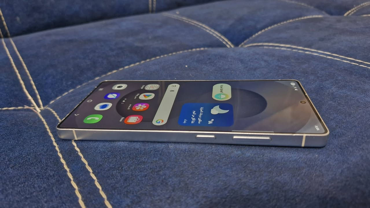 سلام عليكم 
 كامل ملحقاته S25 Ultra

الحالة العامة
جهاز استخدام بنت قليل جداً)، نظافة تامة والشغل عليه كلش طبيعي.

المواصفات والإصلاحات الشاشة تم تبديلها بـ أصلية وكالة جبال بعد سقطة.

الكاميرات الخلفية حالياً لا تعمل، لكن الأمامية شغالة 100% باتصالات الواتساب وكل التطبيقات.

* الذاكرة: 256 جيجابايت.

الملحقات

الكرتون الأصلي مع الكيبل الأصلي مالته. السعر : 900 ألف دينار وبيه مجال للشراي
*********** بصرة
