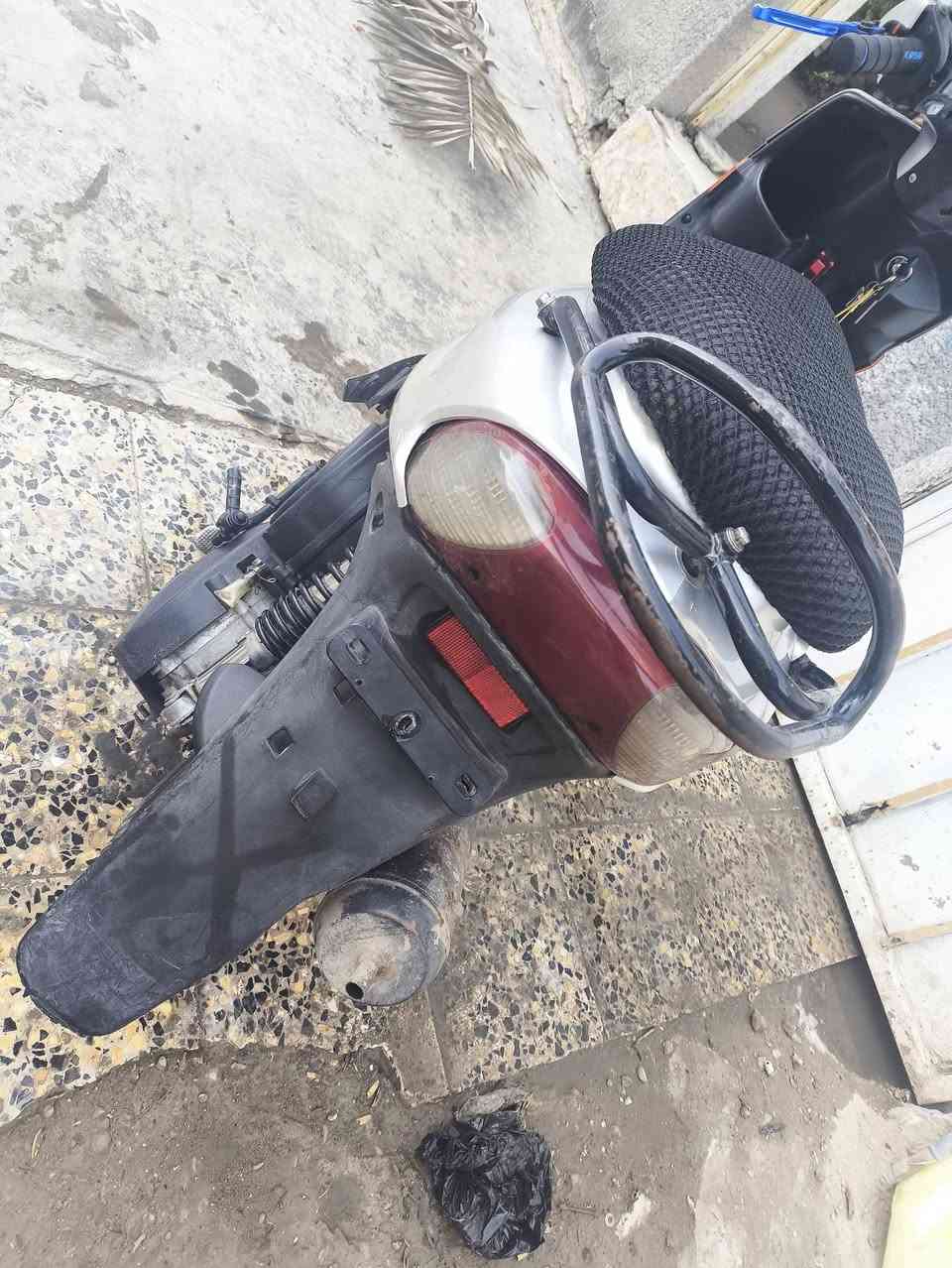 دراجه ماكس قجمه للبيع مكينه 55دراجه شلعه ومعدل نواقصها سلف بيها بس ميشتغل وكابريتر مالتها تعبان تجاري للبيع ومراوس حسب القناعه سعر 400وبيها مجال رقم *********** بي بس واتساب فقط مكان بغداد حي اور
