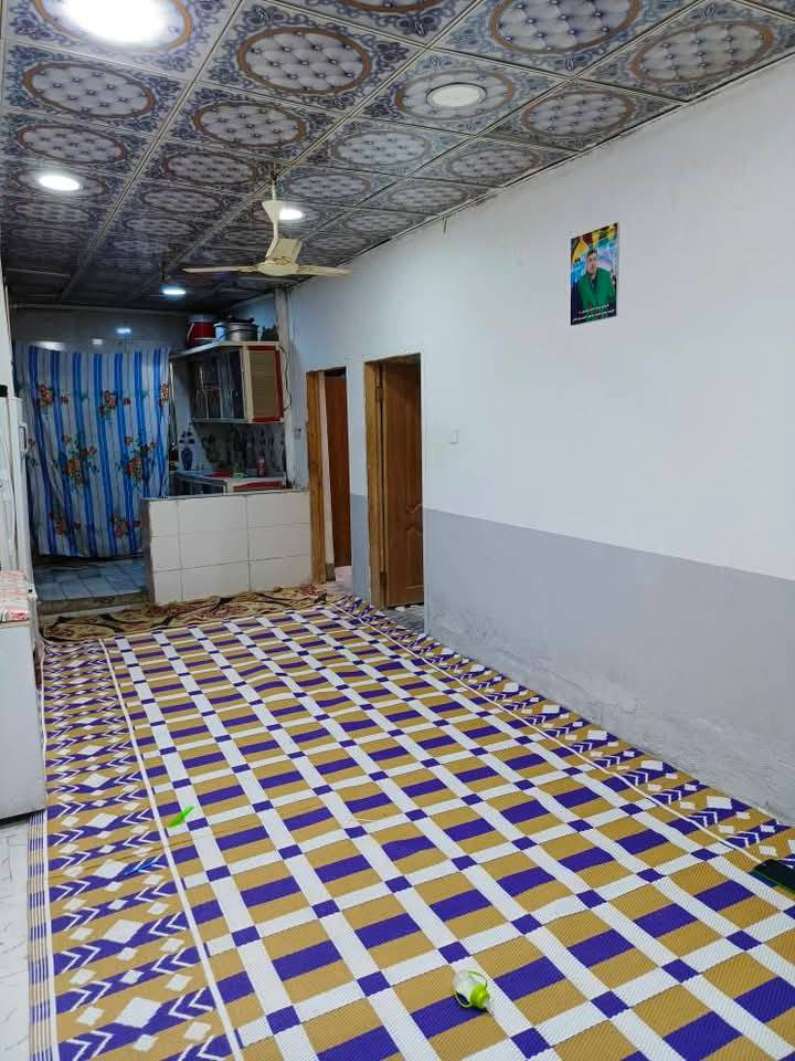 سلام عليكم بيت بلديه معامله كامله واصله للتقييم المساحة ١٥٠متر بي ٣غرف وصاله وستقبال وتخاريج ومطبخ غرفه سويت المكان النجف حي الشهداء خلف مركز الأحداث الرقم ***********
