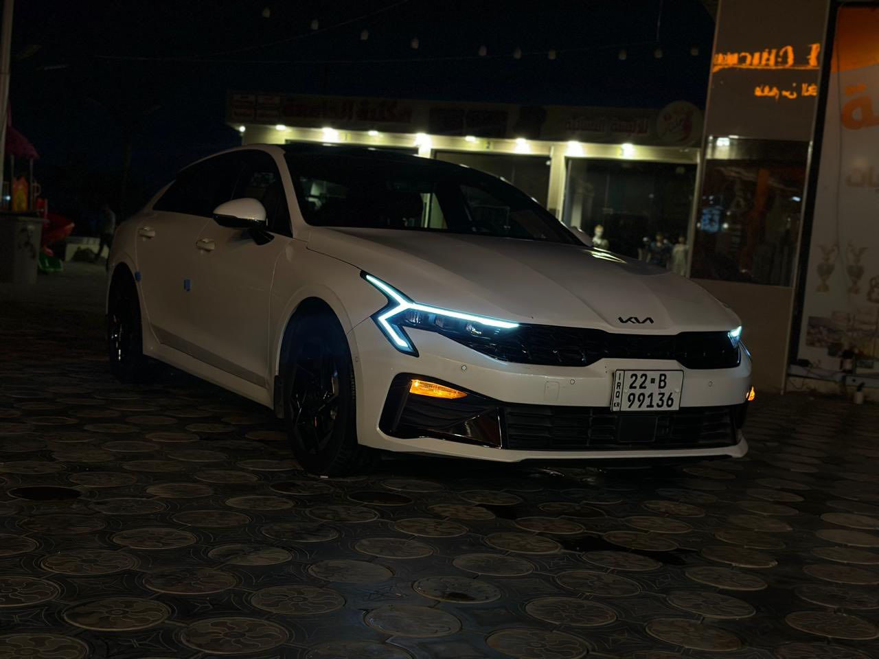 السلام عليكم 
K5 خليجي موديل24
اعلى مواصفات تجي 
كشن حار بارد 
رادارات محيطيه 
مري قلاب عند الرجوع للخلف 
كامرات عدد 4 
خزن ميموري للكشن السايق 
شاشه كبيره متصله 
بنراما 
كشن كهربائي شفط
وباقي المواصفات المعروفه
ماشيه 35 الف كيلو
بيه طخه صارت عندي بالجاملغ الخلفي وبارد بحافة البنيد صوره مرففقه
السعر 23.500 يعني شدتين و 35 ورقه وبيه مجال 
مكانه حي الجامعة 
***********
